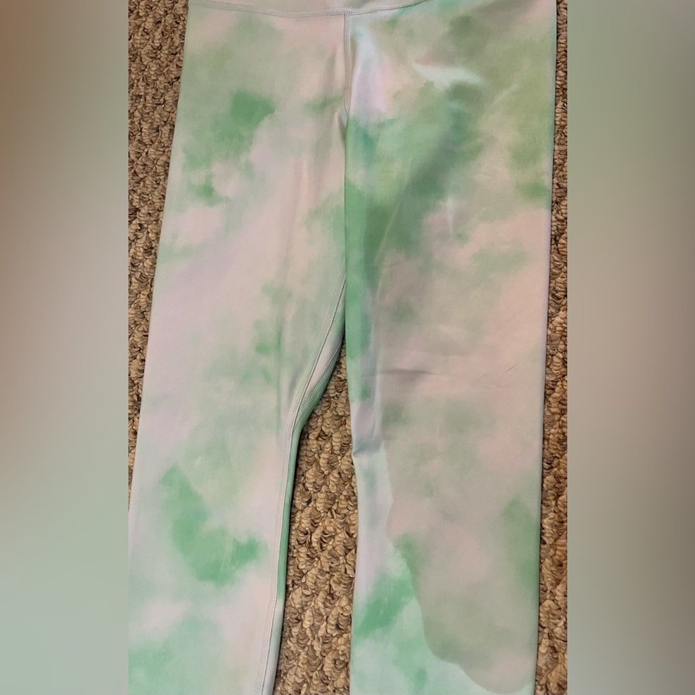 Like-New Nike Women’s size XS Green & White Tie-Dye Athletic Leggings - Picture 10 of 12